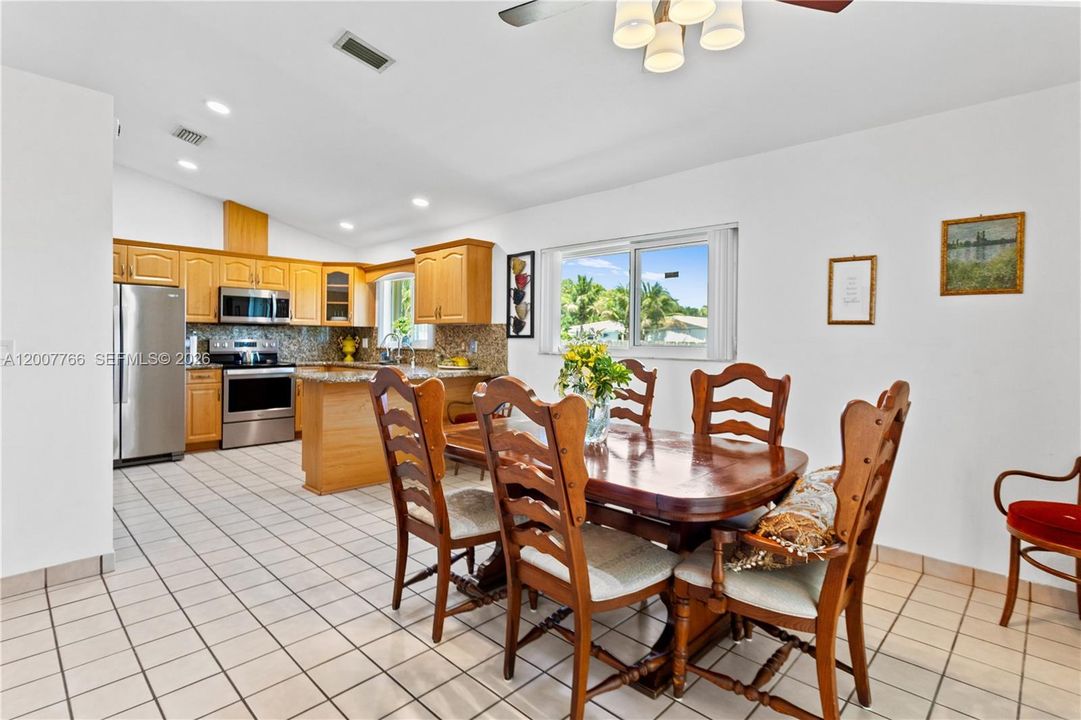 En Venta: $599,000 (3 camas, 2 baños, 1571 Pies cuadrados)