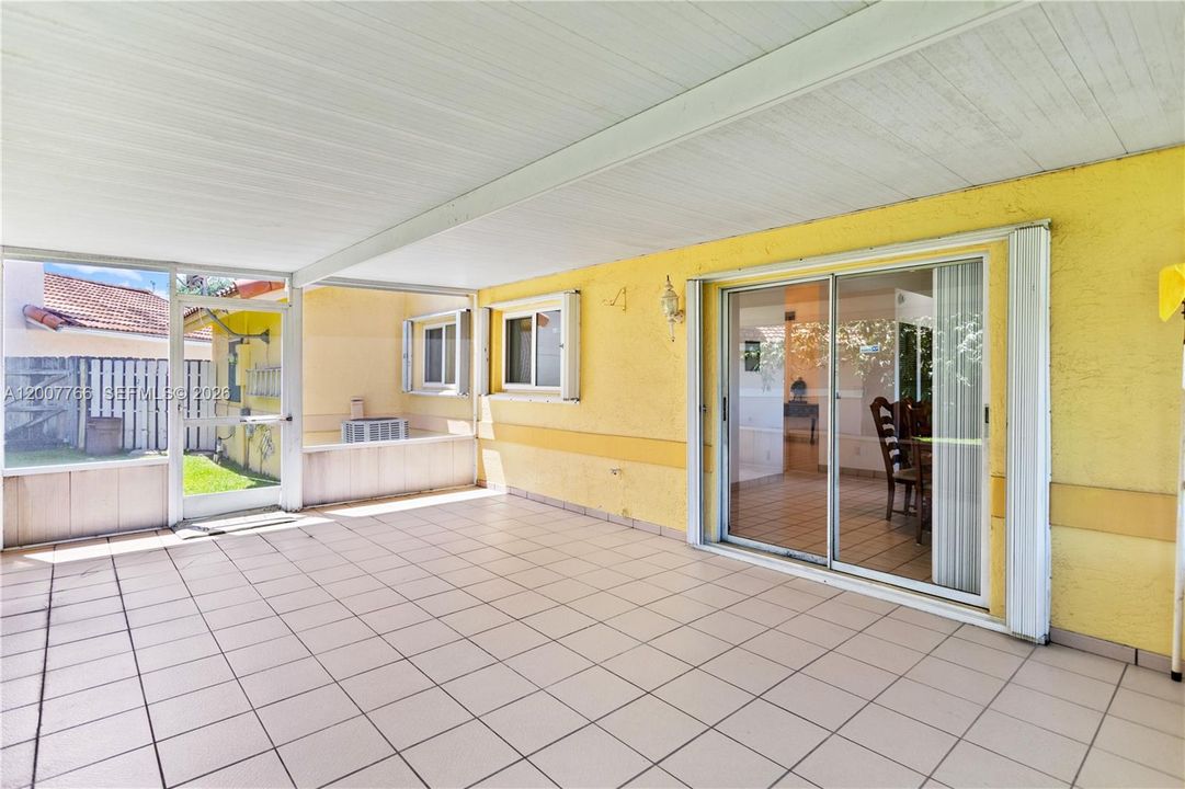 En Venta: $599,000 (3 camas, 2 baños, 1571 Pies cuadrados)