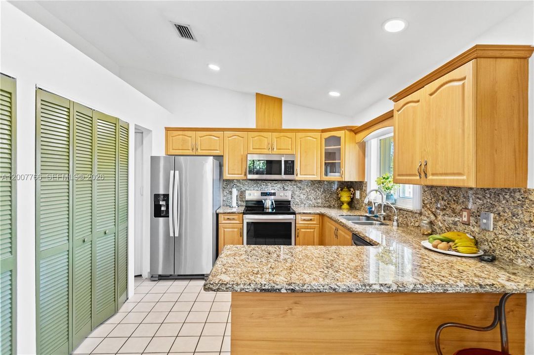 En Venta: $599,000 (3 camas, 2 baños, 1571 Pies cuadrados)