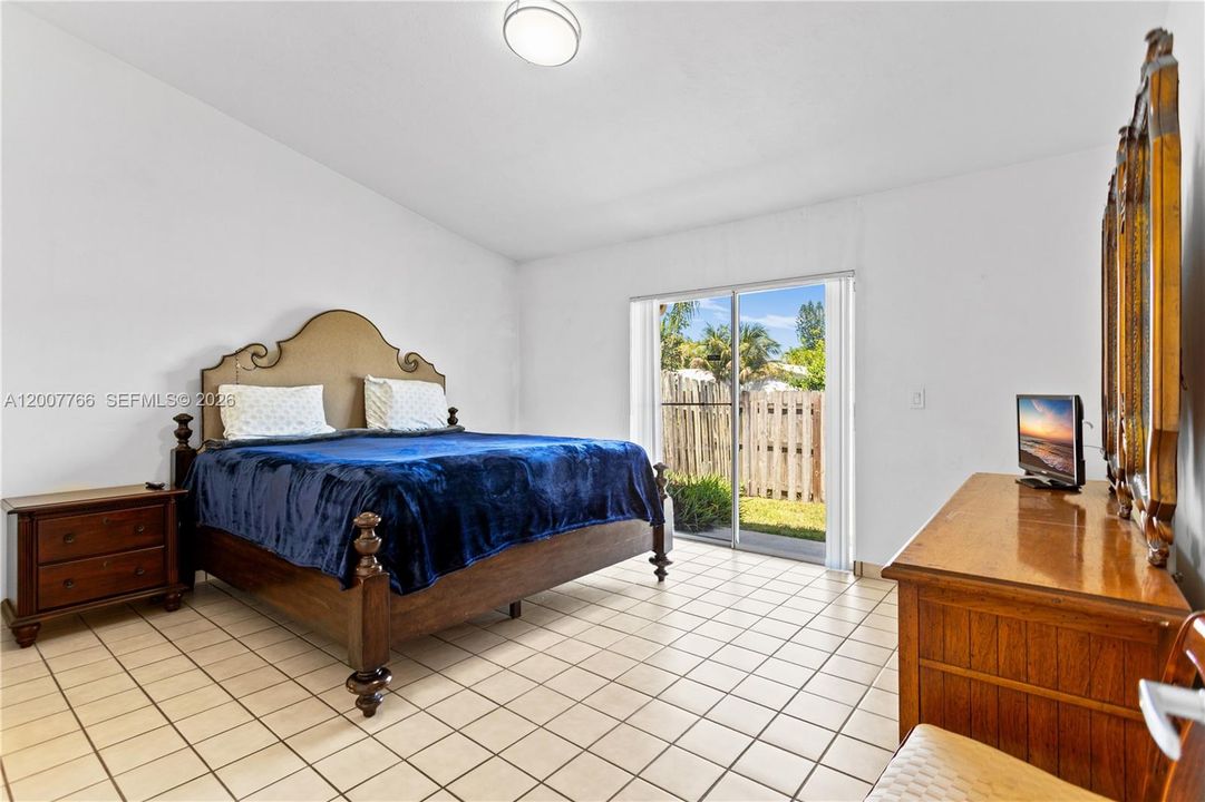 En Venta: $599,000 (3 camas, 2 baños, 1571 Pies cuadrados)