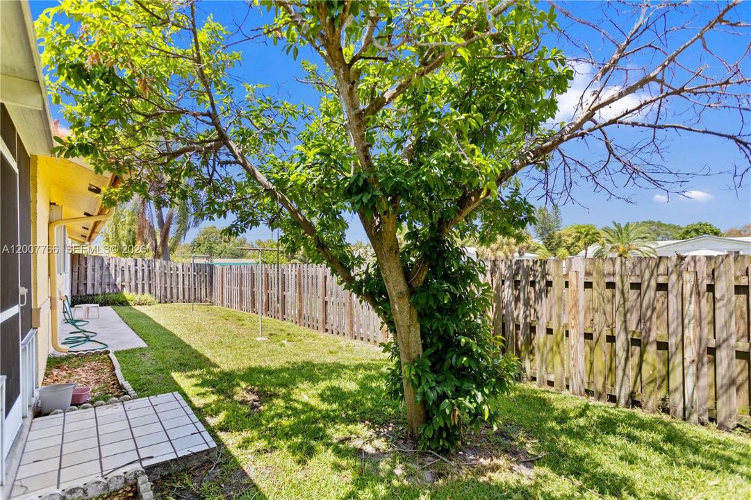 En Venta: $599,000 (3 camas, 2 baños, 1571 Pies cuadrados)