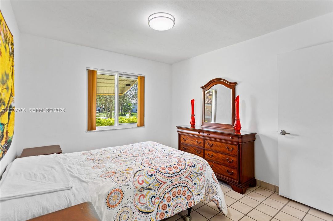 En Venta: $599,000 (3 camas, 2 baños, 1571 Pies cuadrados)