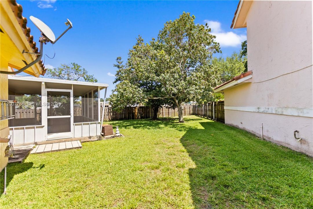 En Venta: $599,000 (3 camas, 2 baños, 1571 Pies cuadrados)