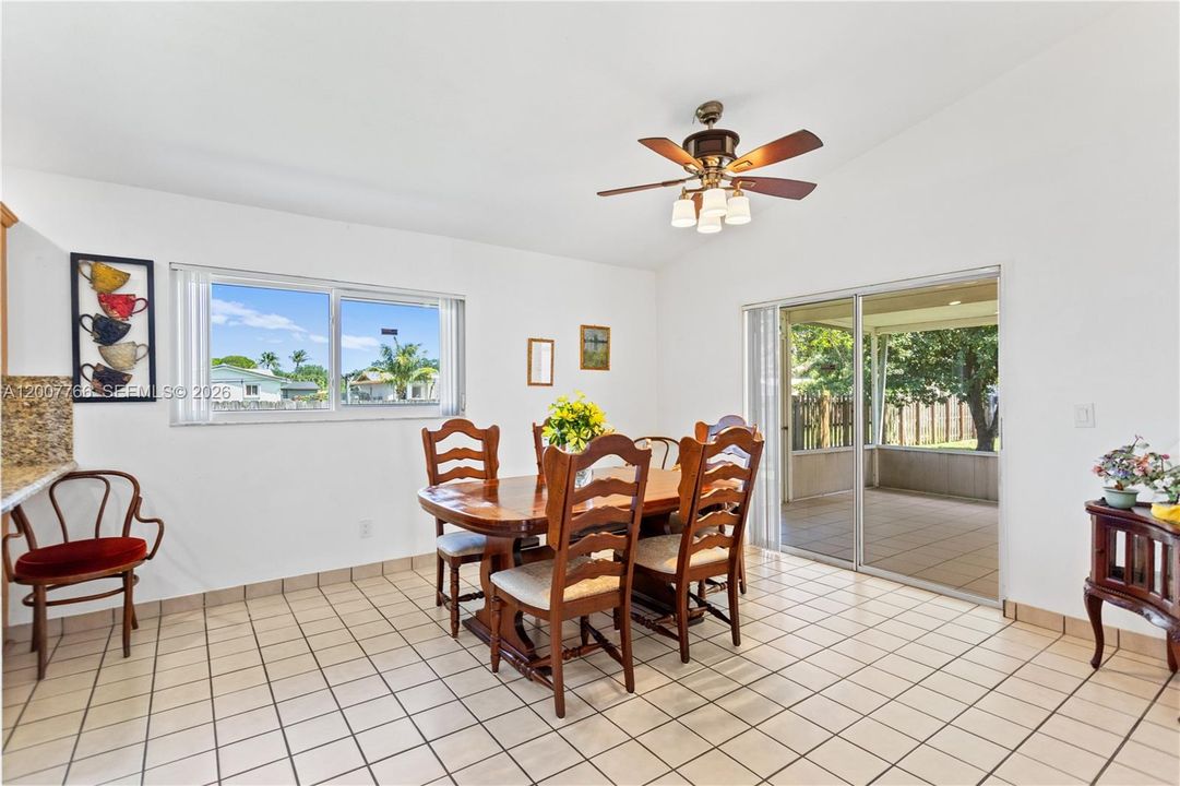 En Venta: $599,000 (3 camas, 2 baños, 1571 Pies cuadrados)