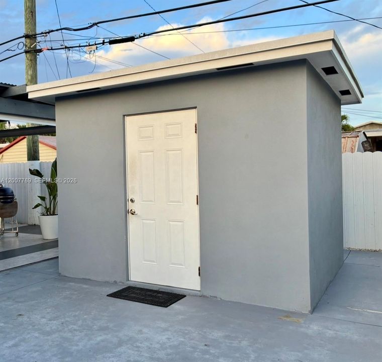 Vendido Recientemente: $750,000 (3 camas, 2 baños, 1824 Pies cuadrados)