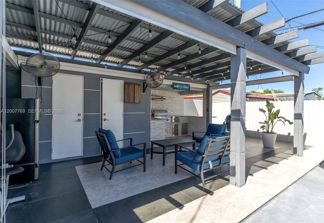 Vendido Recientemente: $750,000 (3 camas, 2 baños, 1824 Pies cuadrados)