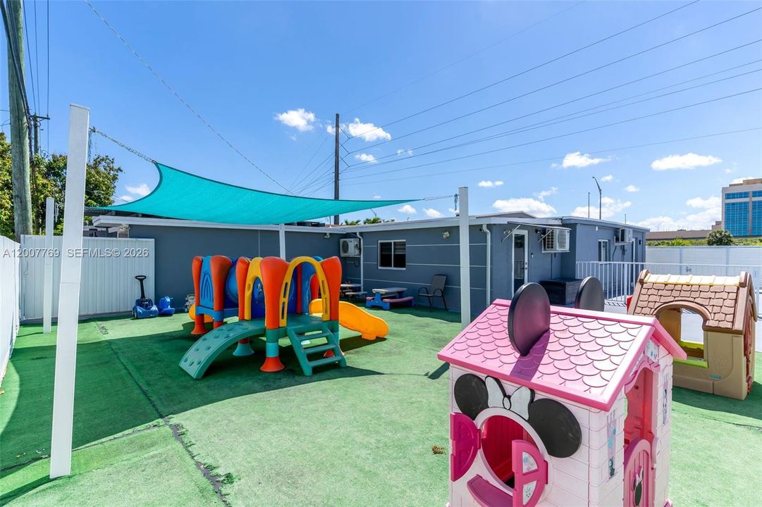 Vendido Recientemente: $750,000 (3 camas, 2 baños, 1824 Pies cuadrados)