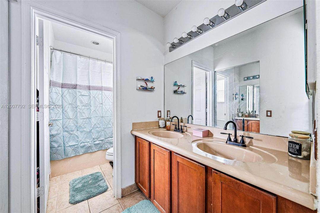 For Sale: $260,000 (2 beds, 2 baths, 1022 Square Feet)