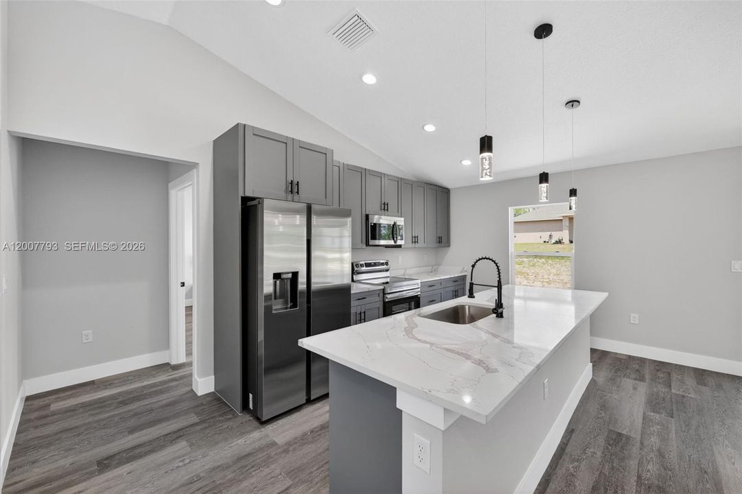 Active With Contract: $279,999 (3 beds, 2 baths, 1576 Square Feet)