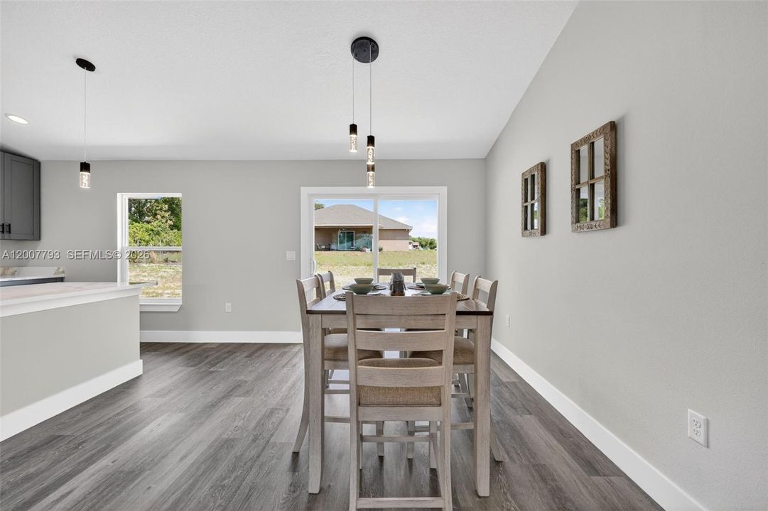 Active With Contract: $279,999 (3 beds, 2 baths, 1576 Square Feet)