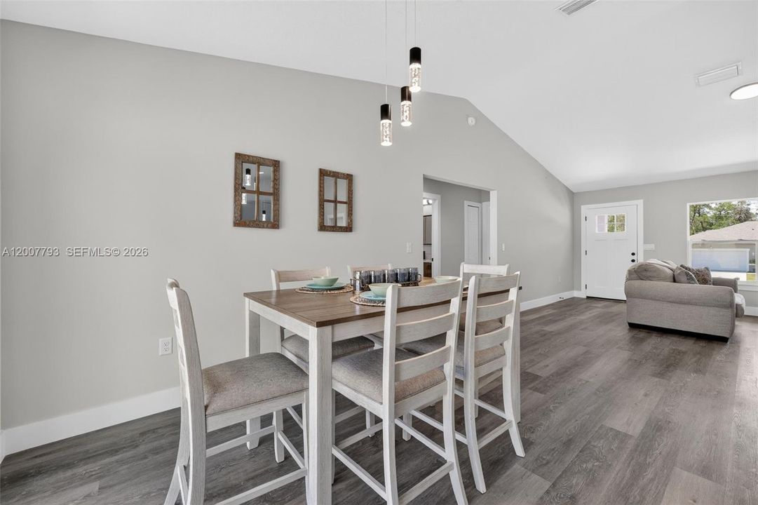 Active With Contract: $279,999 (3 beds, 2 baths, 1576 Square Feet)