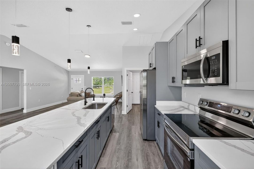 Active With Contract: $279,999 (3 beds, 2 baths, 1576 Square Feet)
