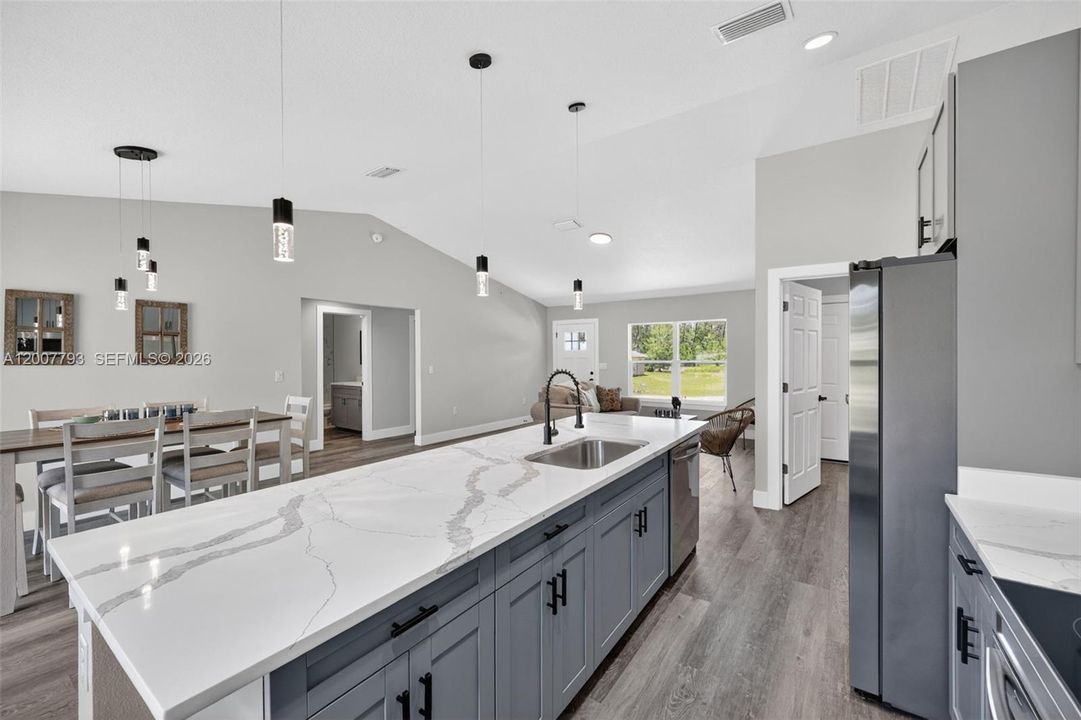 Active With Contract: $279,999 (3 beds, 2 baths, 1576 Square Feet)