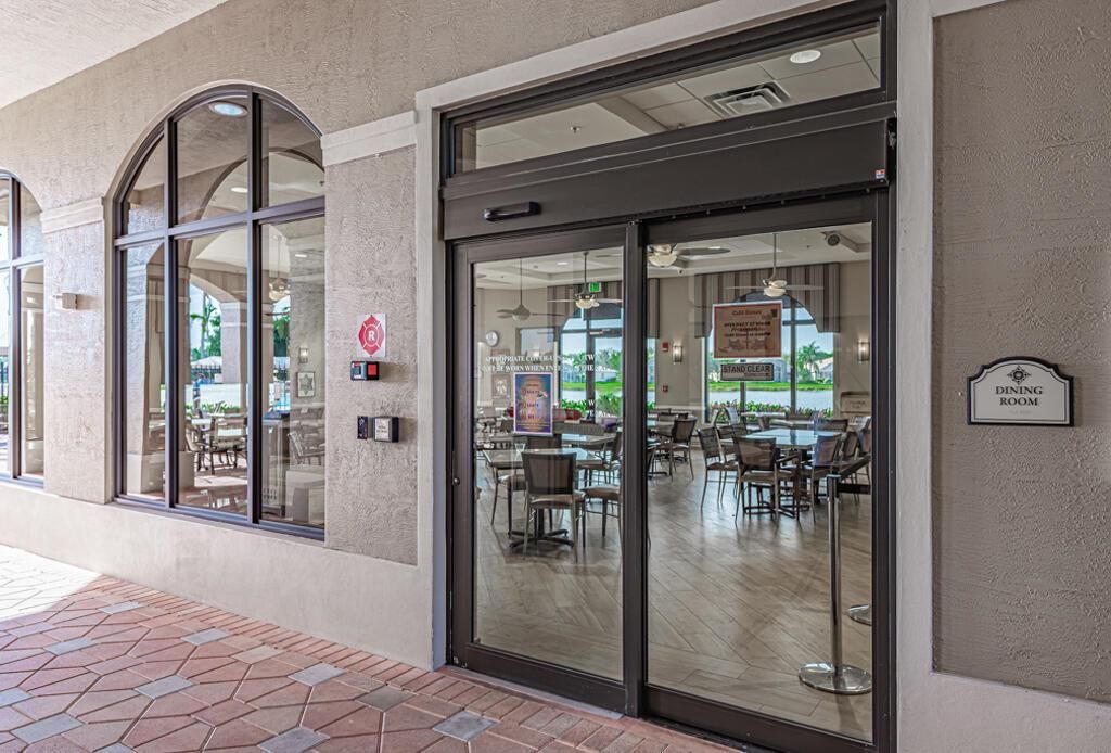 Indoor full service restaurant