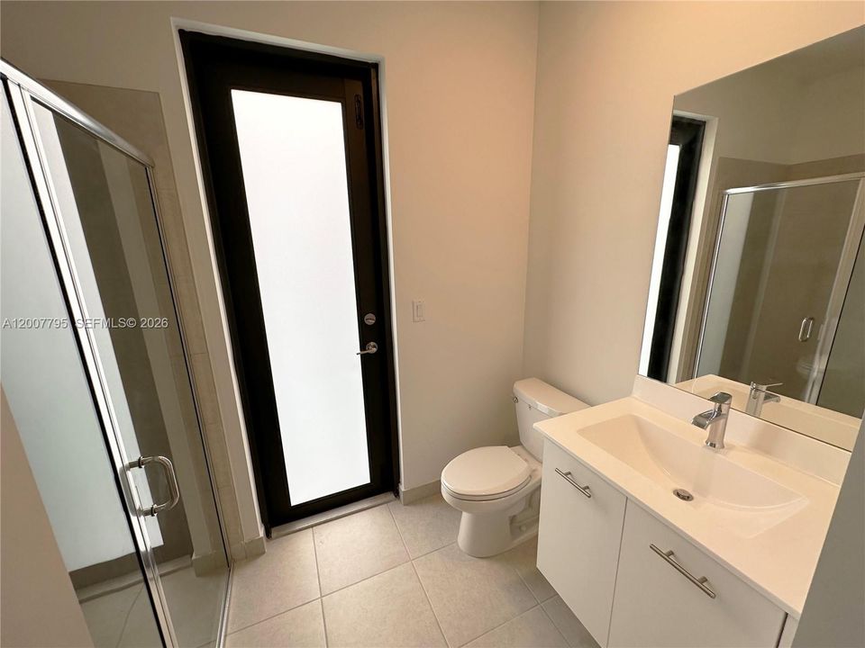 Activo con contrato: $5,900 (4 camas, 4 baños, 2873 Pies cuadrados)