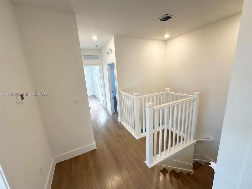 Activo con contrato: $5,900 (4 camas, 4 baños, 2873 Pies cuadrados)
