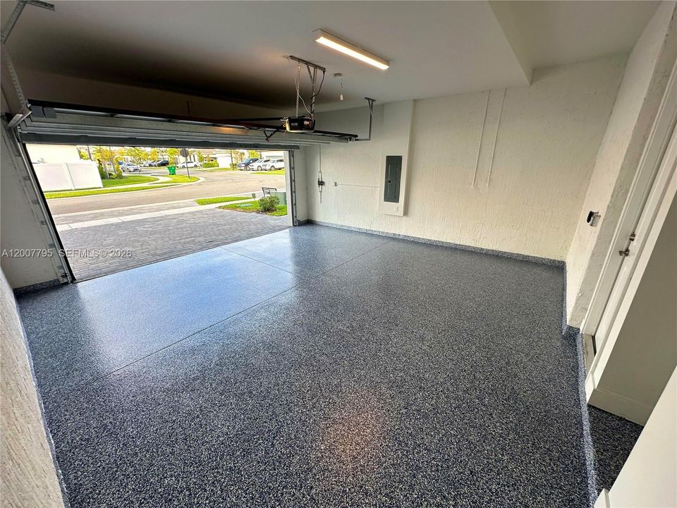 Activo con contrato: $5,900 (4 camas, 4 baños, 2873 Pies cuadrados)