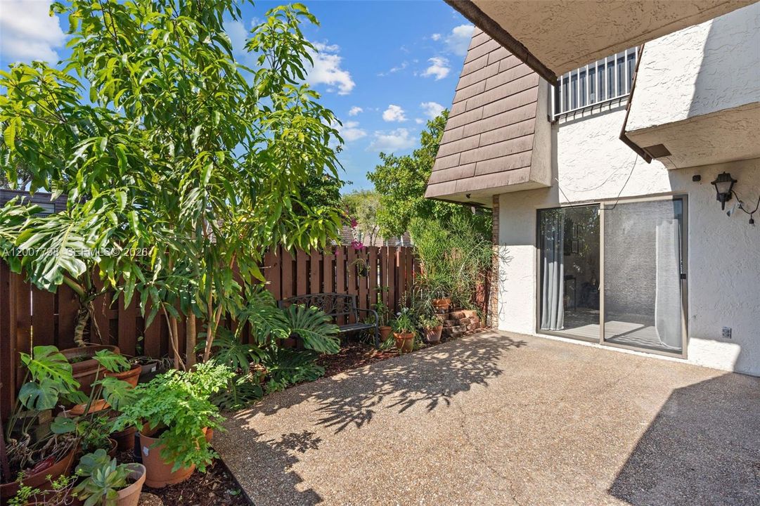 For Sale: $365,000 (3 beds, 2 baths, 1434 Square Feet)
