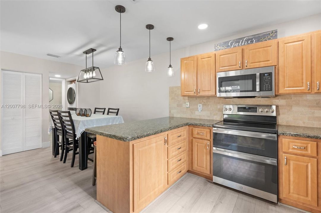 For Sale: $365,000 (3 beds, 2 baths, 1434 Square Feet)