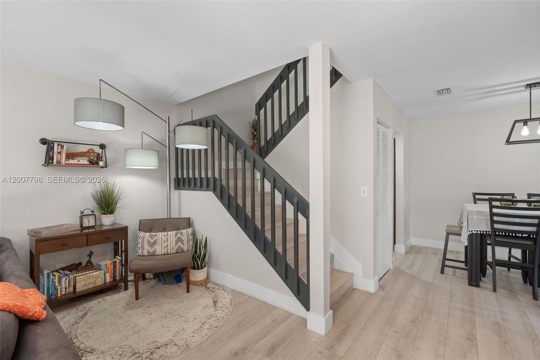 For Sale: $365,000 (3 beds, 2 baths, 1434 Square Feet)