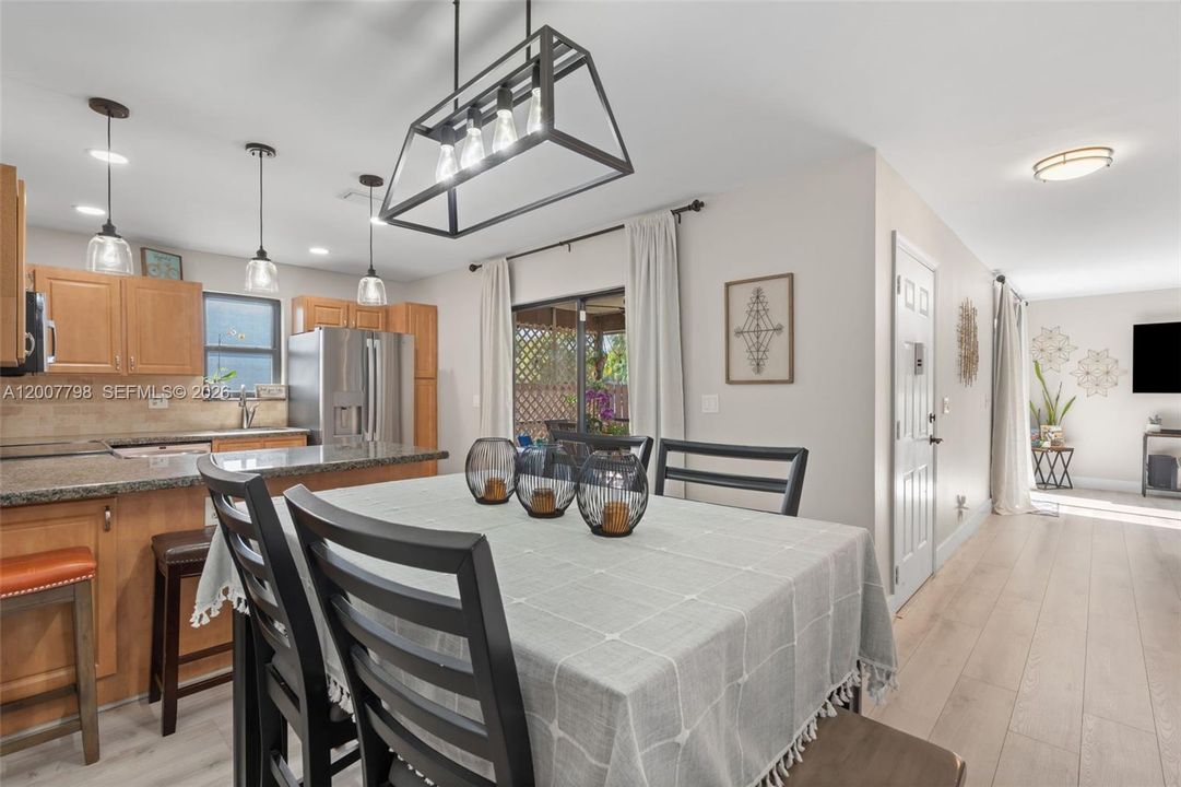 For Sale: $365,000 (3 beds, 2 baths, 1434 Square Feet)
