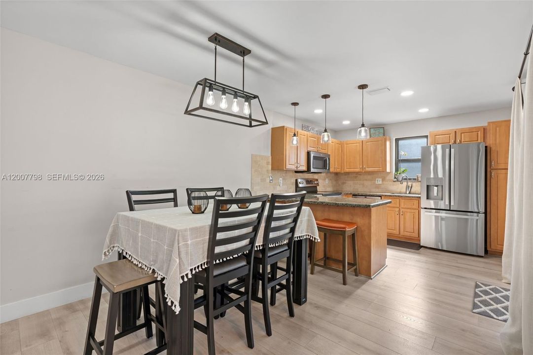 For Sale: $365,000 (3 beds, 2 baths, 1434 Square Feet)