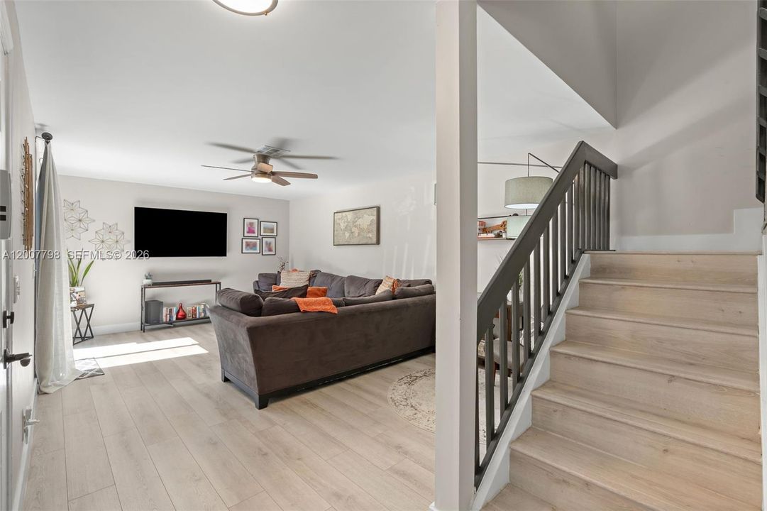 For Sale: $365,000 (3 beds, 2 baths, 1434 Square Feet)
