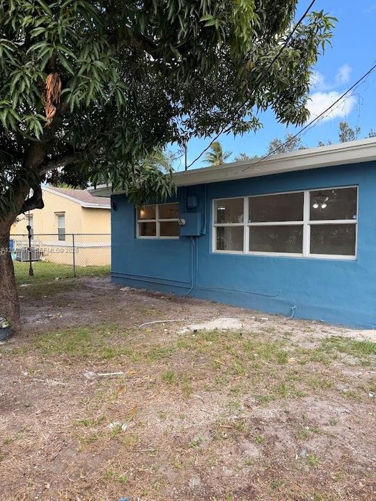 Activo con contrato: $399,000 (3 camas, 2 baños, 1249 Pies cuadrados)