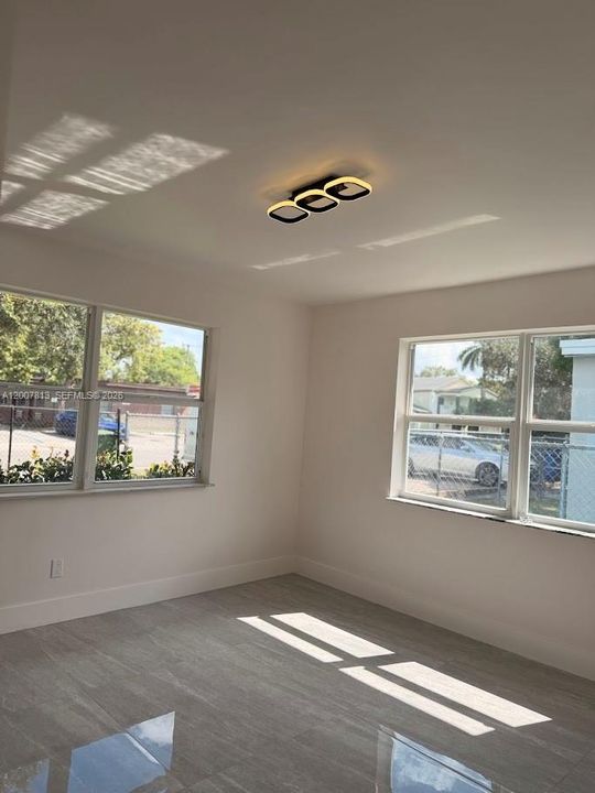 Activo con contrato: $399,000 (3 camas, 2 baños, 1249 Pies cuadrados)