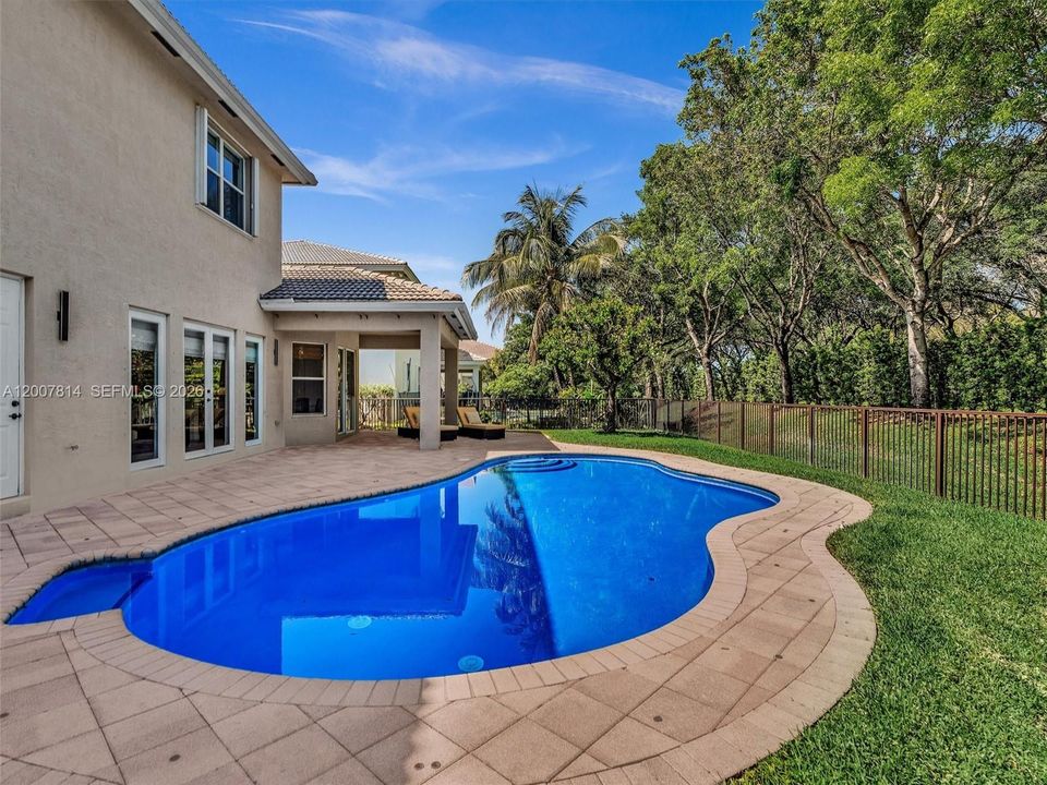 For Sale: $1,050,000 (5 beds, 3 baths, 3122 Square Feet)