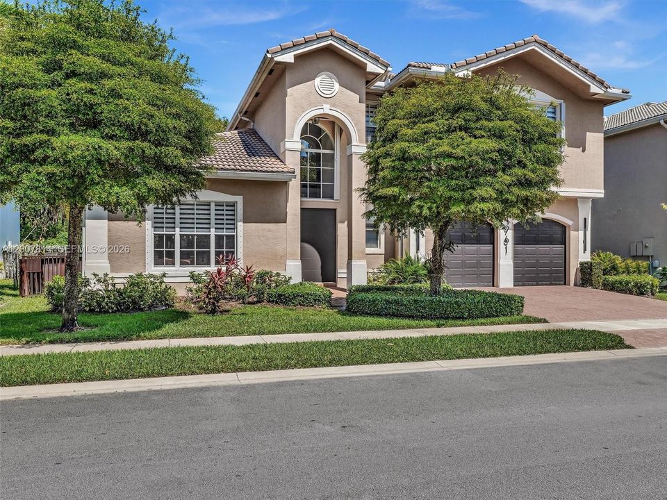 For Sale: $1,050,000 (5 beds, 3 baths, 3122 Square Feet)