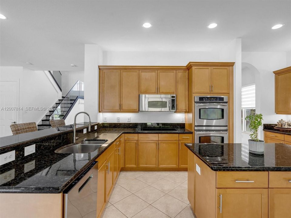 For Sale: $1,050,000 (5 beds, 3 baths, 3122 Square Feet)
