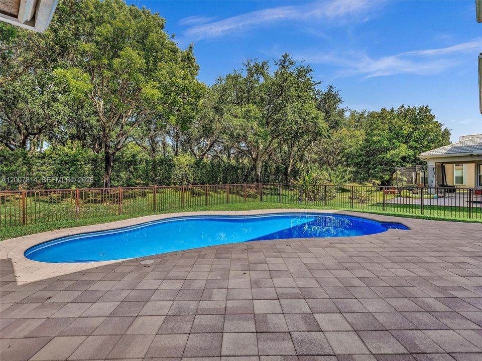 For Sale: $1,050,000 (5 beds, 3 baths, 3122 Square Feet)