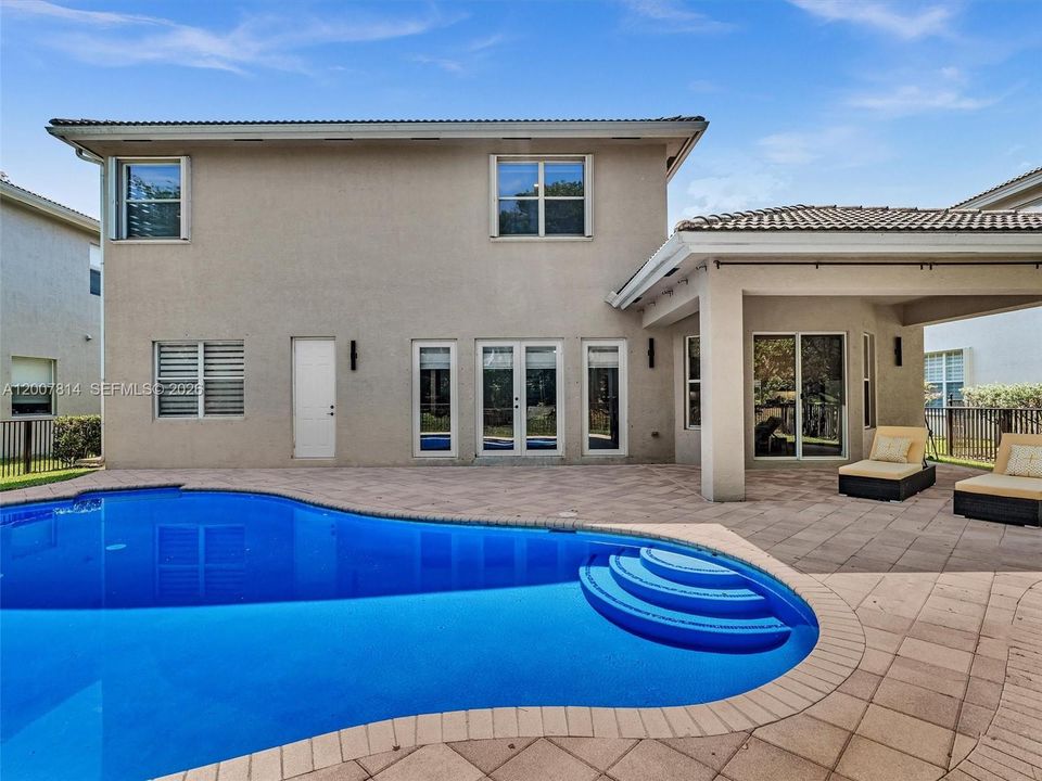 For Sale: $1,050,000 (5 beds, 3 baths, 3122 Square Feet)