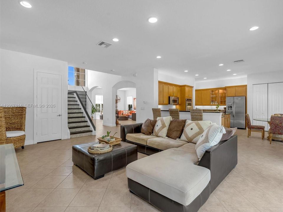 For Sale: $1,050,000 (5 beds, 3 baths, 3122 Square Feet)