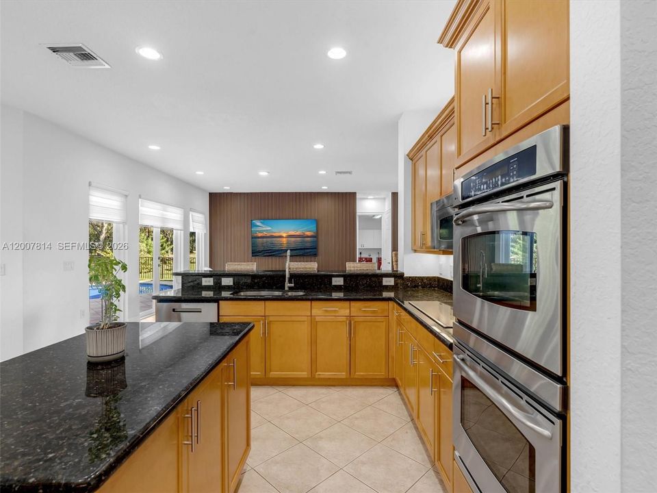For Sale: $1,050,000 (5 beds, 3 baths, 3122 Square Feet)