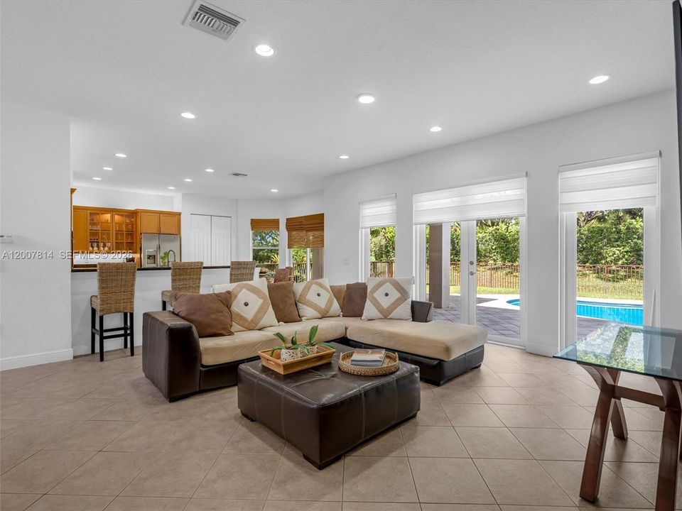 For Sale: $1,050,000 (5 beds, 3 baths, 3122 Square Feet)