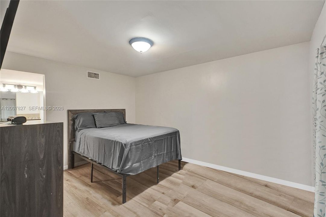 En Venta: $204,900 (2 camas, 2 baños, 978 Pies cuadrados)