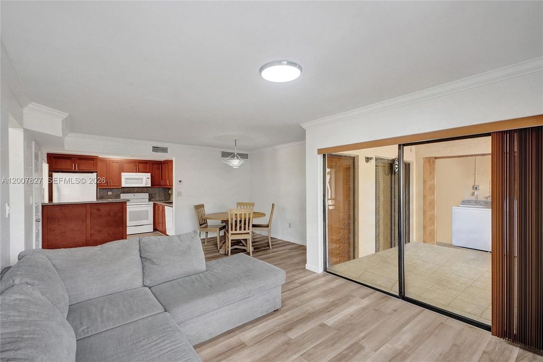 En Venta: $204,900 (2 camas, 2 baños, 978 Pies cuadrados)