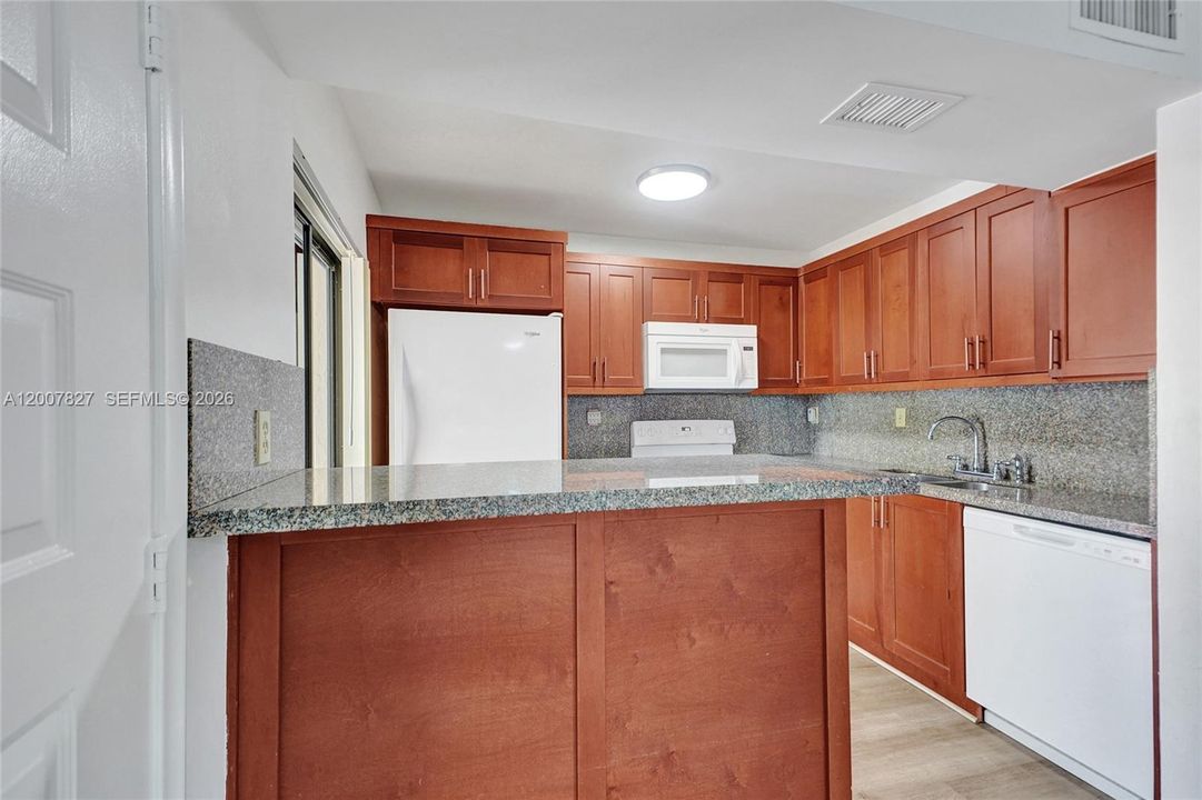 En Venta: $204,900 (2 camas, 2 baños, 978 Pies cuadrados)