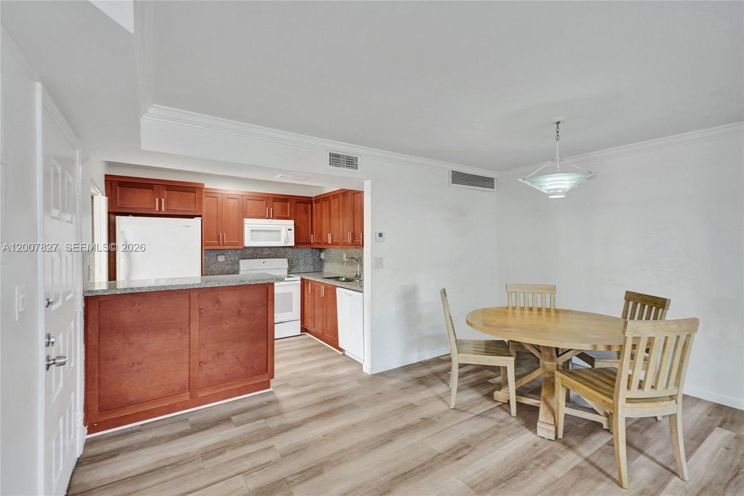 En Venta: $204,900 (2 camas, 2 baños, 978 Pies cuadrados)