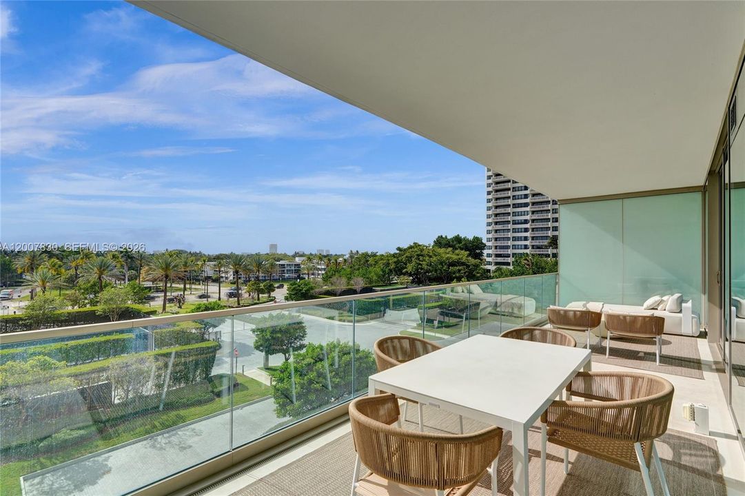 For Sale: $2,775,000 (1 beds, 1 baths, 1267 Square Feet)
