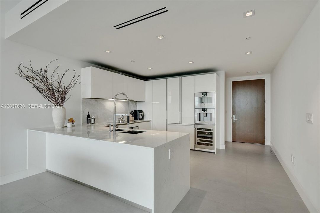 For Sale: $2,775,000 (1 beds, 1 baths, 1267 Square Feet)
