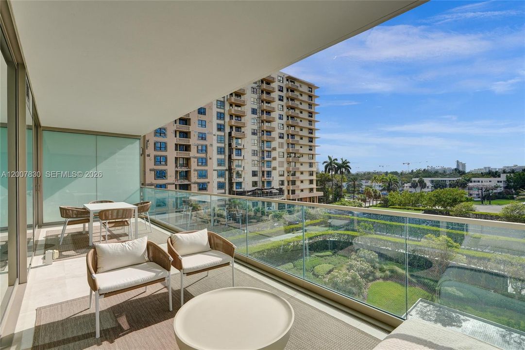 For Sale: $2,775,000 (1 beds, 1 baths, 1267 Square Feet)