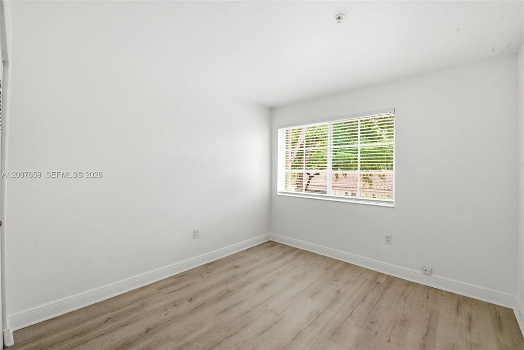 На продажу: $299,999 (3 спален, 2 ванн, 1080 Квадратных фут)