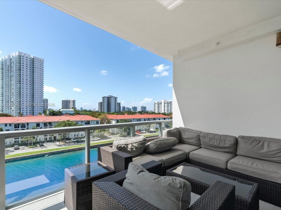 For Sale: $1,560,000 (4 beds, 5 baths, 2237 Square Feet)