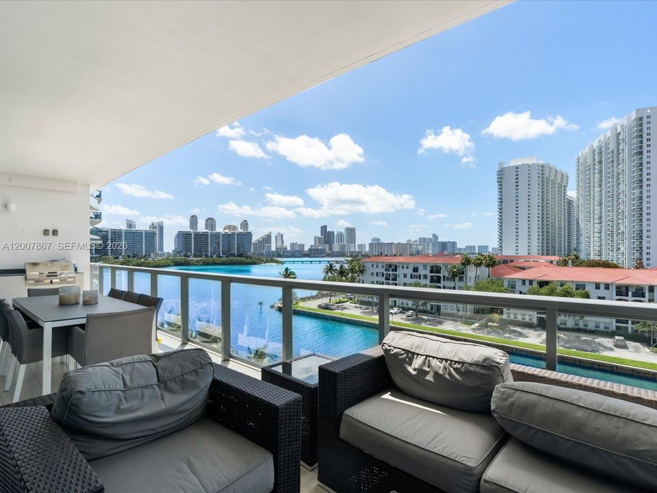 For Sale: $1,560,000 (4 beds, 5 baths, 2237 Square Feet)