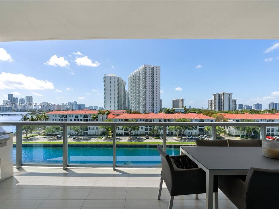 For Sale: $1,560,000 (4 beds, 5 baths, 2237 Square Feet)