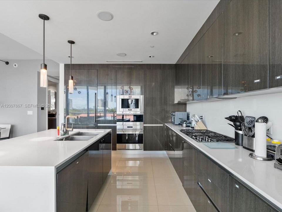 For Sale: $1,560,000 (4 beds, 5 baths, 2237 Square Feet)