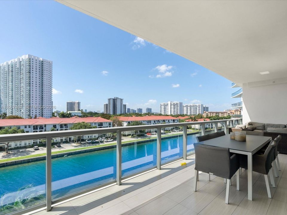 For Sale: $1,560,000 (4 beds, 5 baths, 2237 Square Feet)